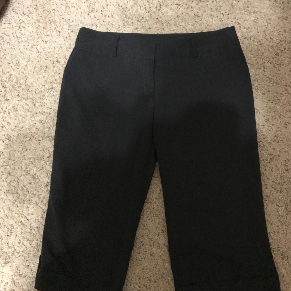 Black capris